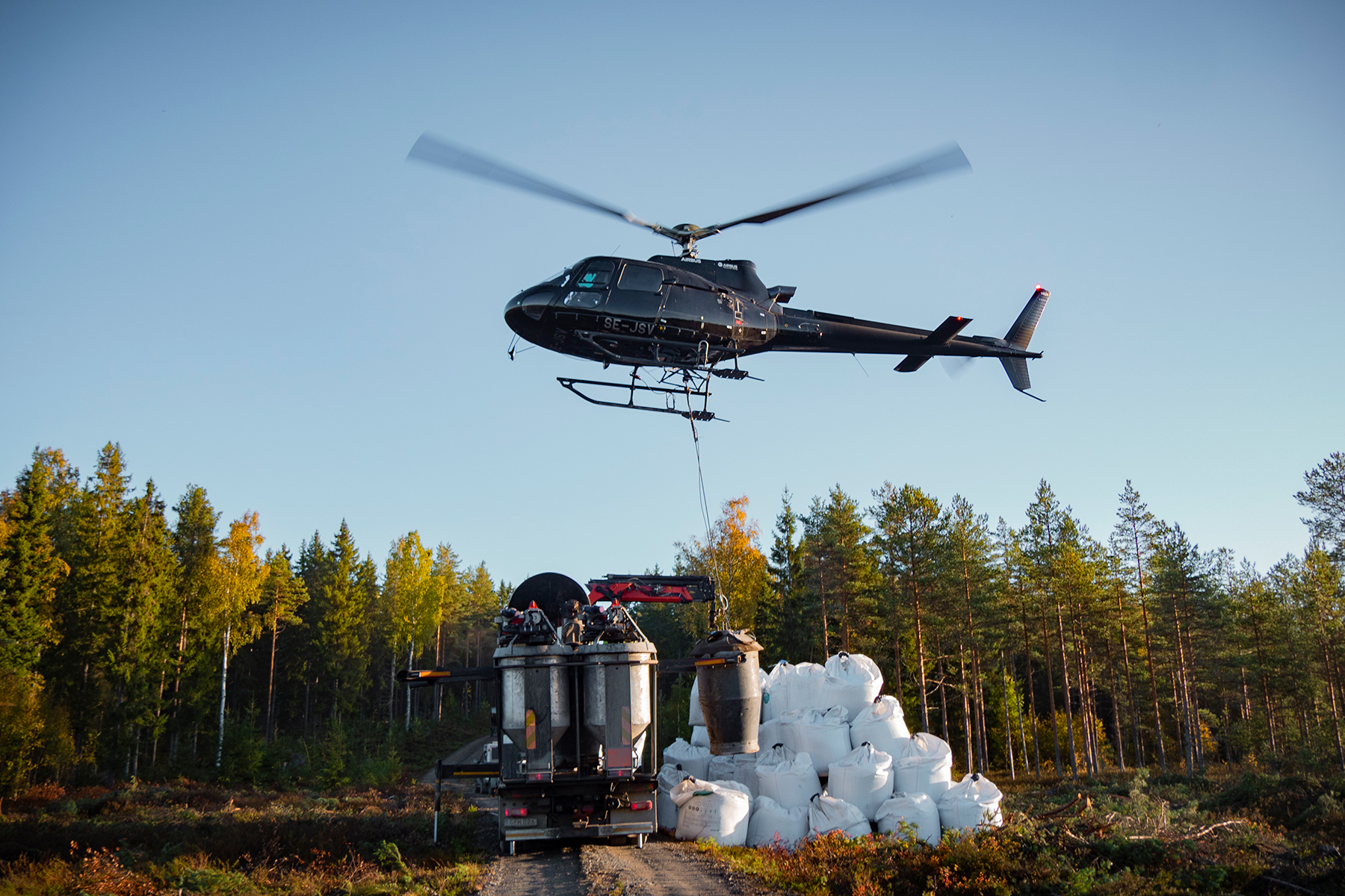 ilmalannoitus-helikopteri-upm-metsa.jpg