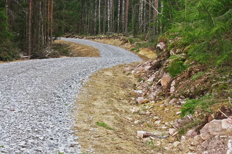 En skogsväg i gott skick ökar ditt skogsbruks värde En skogsväg i gott skick ökar ditt skogsbruks värde