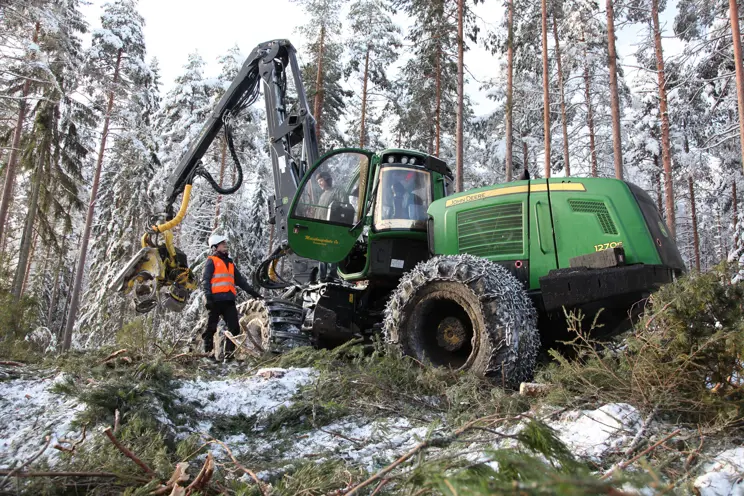 Harvennushakkuunäytös Jämsässä Peuramäentiellä Harvennushakkuunäytös Jämsässä Peuramäentiellä